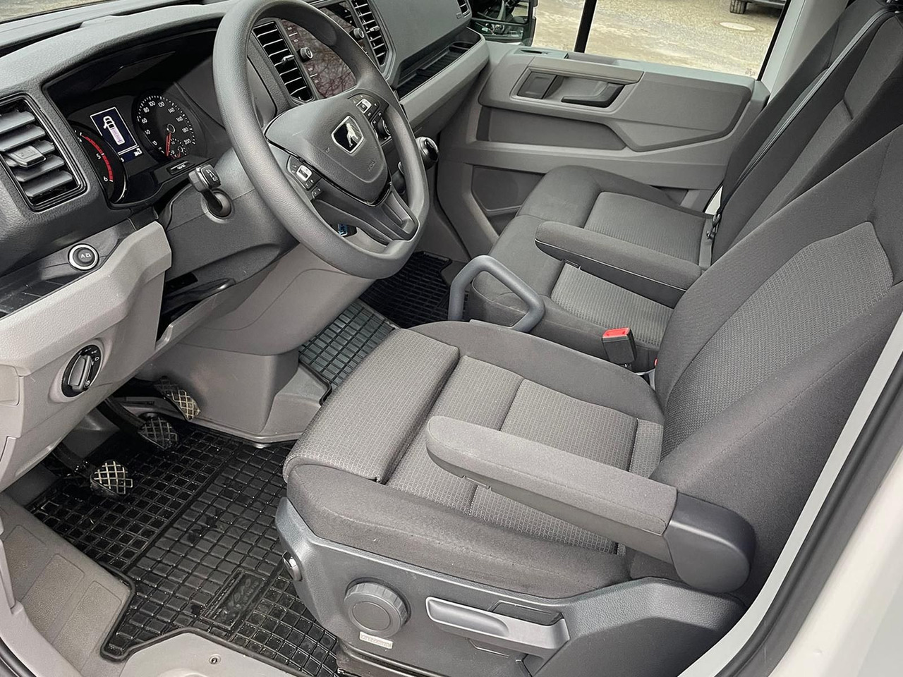 Furgón, Furgoneta combi MAN TGE 3.180 L3H3 MIXTO 4x4 STANDHZ DIFF AHK ACC: foto 21 Furgón, Furgoneta combi MAN TGE 3.180 L3H3 MIXTO 4x4 STANDHZ DIFF AHK ACC: foto 21