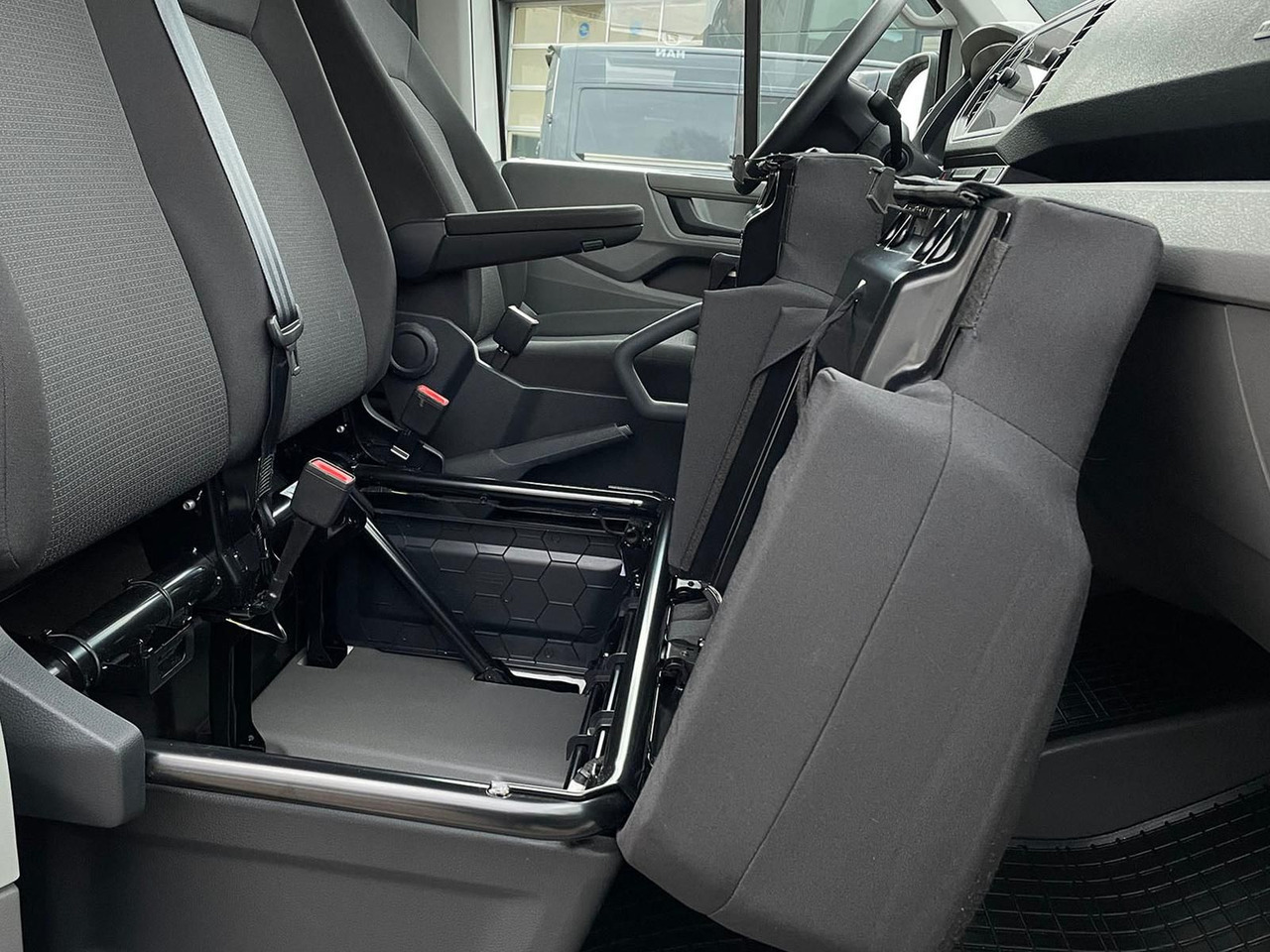 Furgón, Furgoneta combi MAN TGE 3.180 L3H3 MIXTO 4x4 STANDHZ DIFF AHK ACC: foto 19 Furgón, Furgoneta combi MAN TGE 3.180 L3H3 MIXTO 4x4 STANDHZ DIFF AHK ACC: foto 19