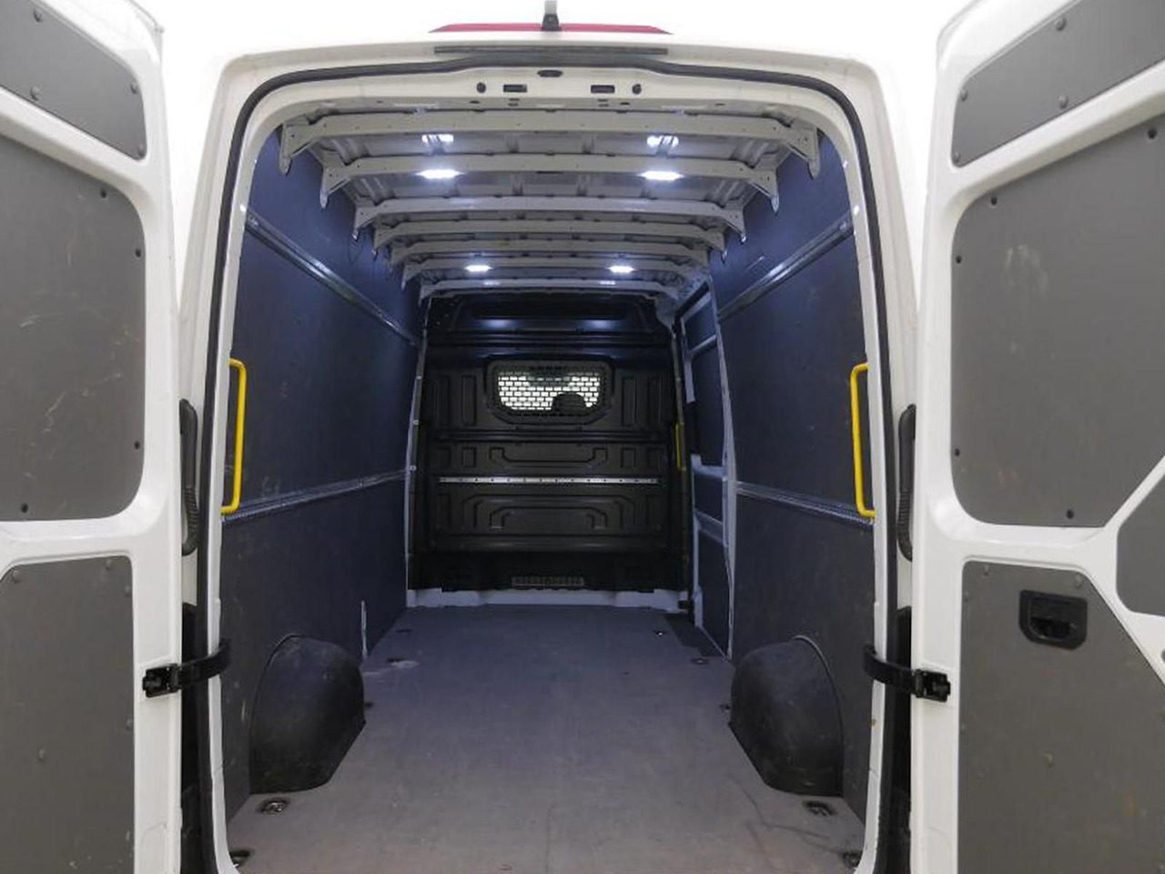 Volkswagen Crafter Kasten 35 L4H3 KAMERA KLIMA SITZHZ DAB - Furgoneta de pasajeros: foto 5 Volkswagen Crafter Kasten 35 L4H3 KAMERA KLIMA SITZHZ DAB - Furgoneta de pasajeros: foto 5