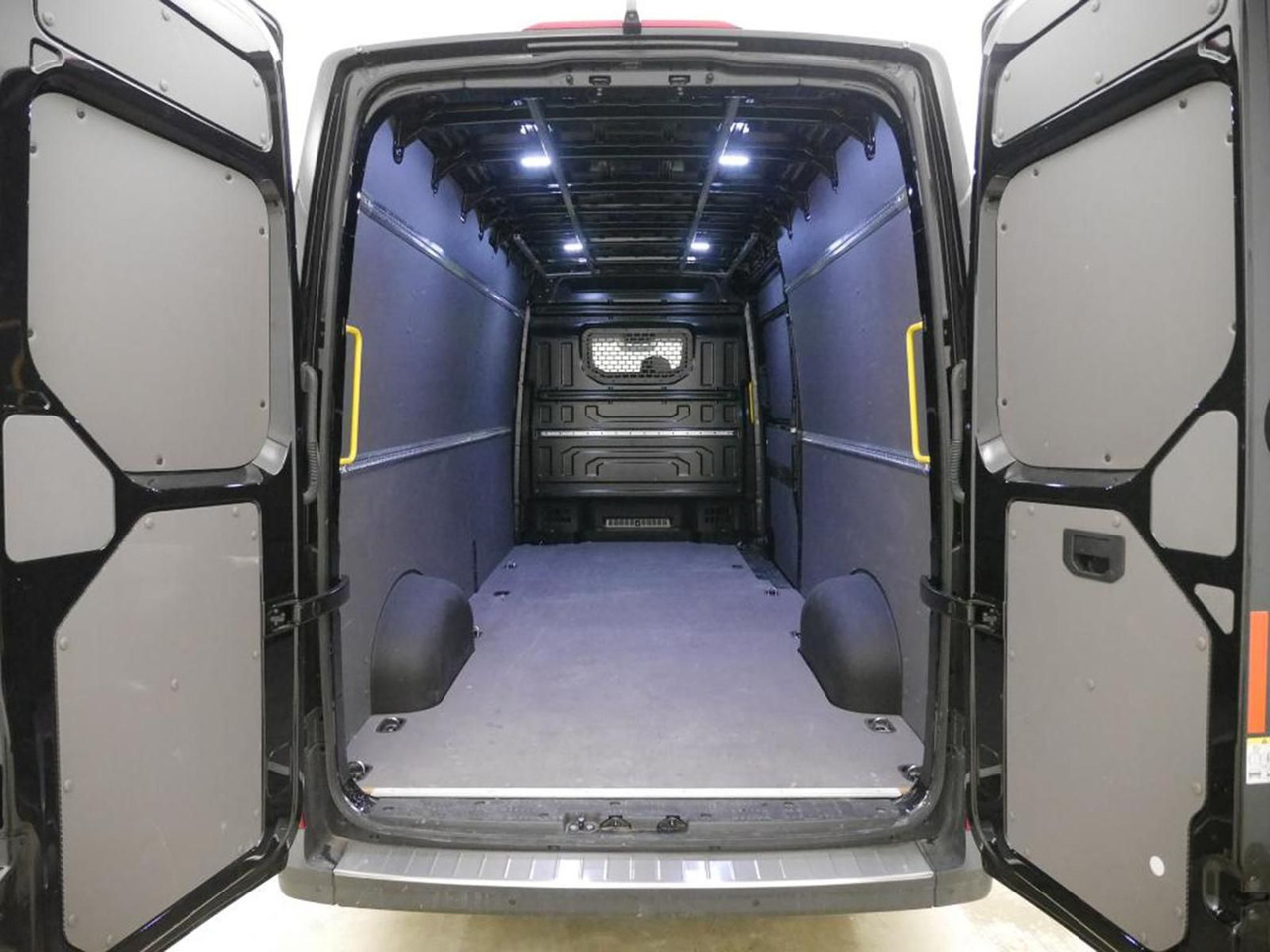 Volkswagen Crafter Kasten 35 L4H3 NAVI DAB PDC KAMERA - Furgoneta de pasajeros: foto 4 Volkswagen Crafter Kasten 35 L4H3 NAVI DAB PDC KAMERA - Furgoneta de pasajeros: foto 4