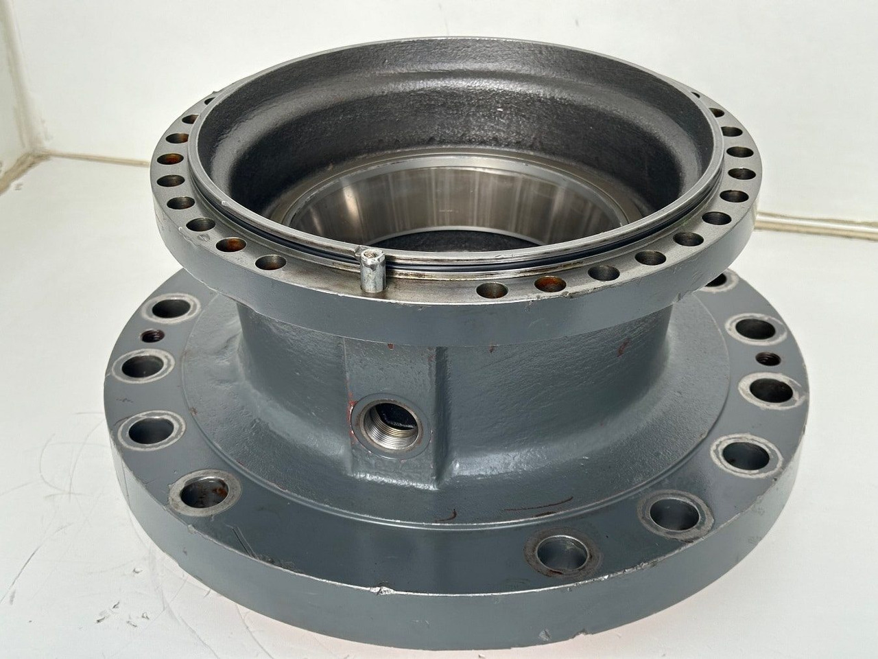 Liebherr Abtriebswellengehäuse ID-Nr.90021076. SAT325A296 - SAT325/294. R934-1550, R936, R938-1650, R940, R945-1866, R946, R950. #90021076.27.10# - Reductor de giro para Maquinaria de construcción: foto 3 Liebherr Abtriebswellengehäuse ID-Nr.90021076. SAT325A296 - SAT325/294. R934-1550, R936, R938-1650, R940, R945-1866, R946, R950. #90021076.27.10# - Reductor de giro para Maquinaria de construcción: foto 3