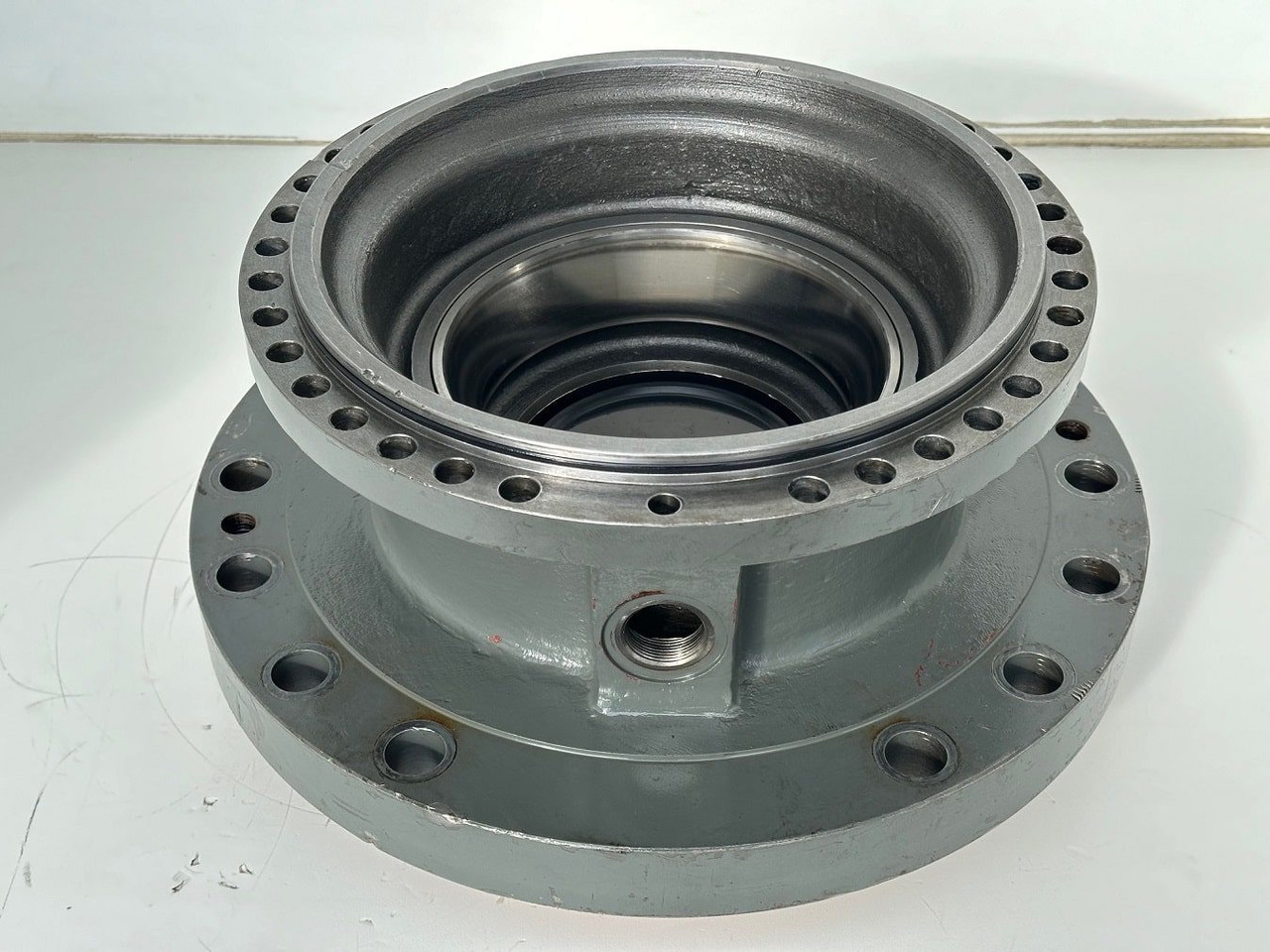 Liebherr Abtriebswellengehäuse ID-Nr.90208566 - Liebherr Kegelrollenlager ID-Nr.761001903. LH40, LH50, R926, R928, R930. #90208566.01342# - Reductor de giro para Maquinaria de construcción: foto 3 Liebherr Abtriebswellengehäuse ID-Nr.90208566 - Liebherr Kegelrollenlager ID-Nr.761001903. LH40, LH50, R926, R928, R930. #90208566.01342# - Reductor de giro para Maquinaria de construcción: foto 3