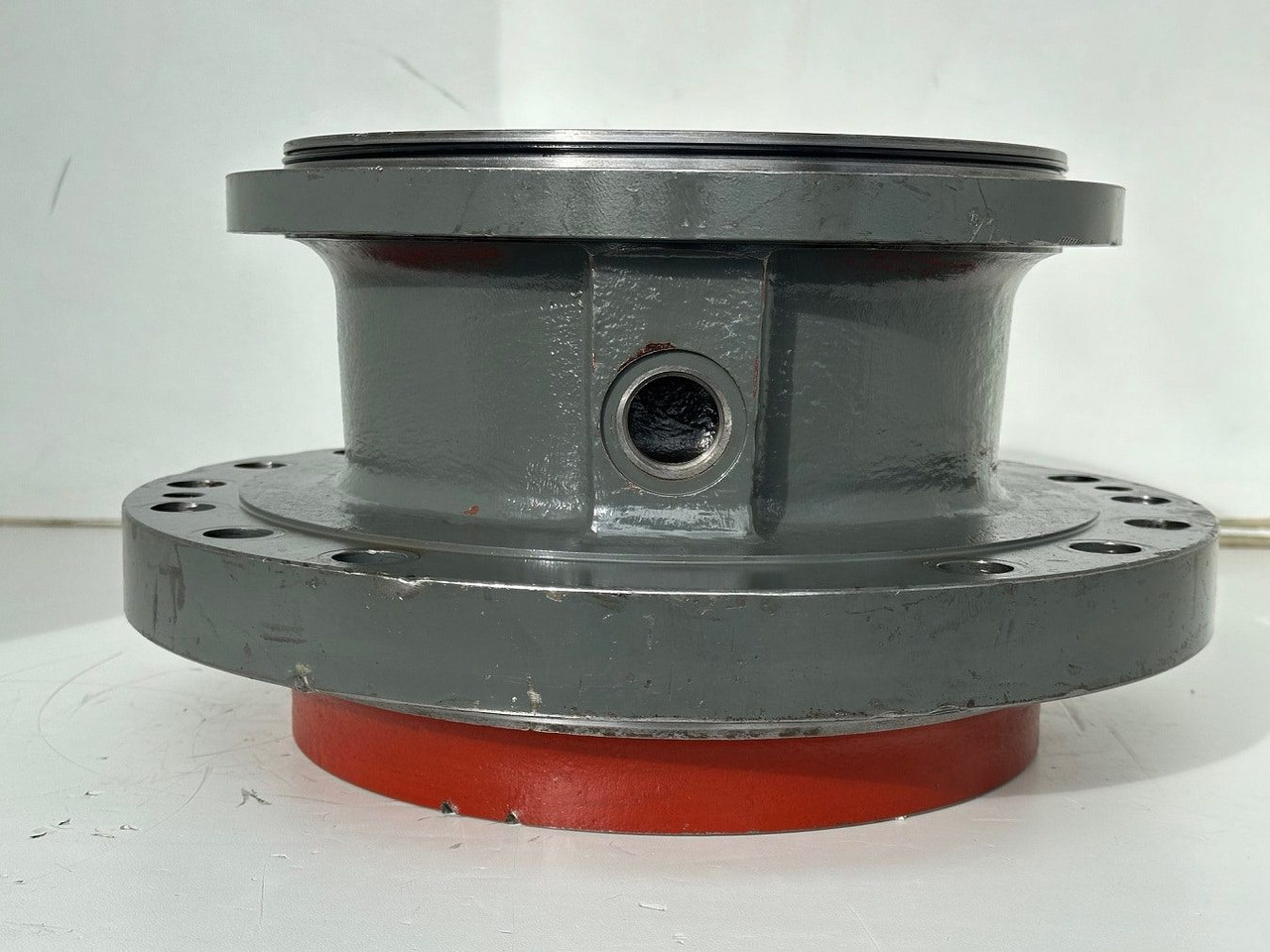 Liebherr Abtriebswellengehäuse ID-Nr.90208566 - Liebherr Kegelrollenlager ID-Nr.761001903. LH40, LH50, R926, R928, R930. #90208566.01342# - Reductor de giro para Maquinaria de construcción: foto 1 Liebherr Abtriebswellengehäuse ID-Nr.90208566 - Liebherr Kegelrollenlager ID-Nr.761001903. LH40, LH50, R926, R928, R930. #90208566.01342# - Reductor de giro para Maquinaria de construcción: foto 1