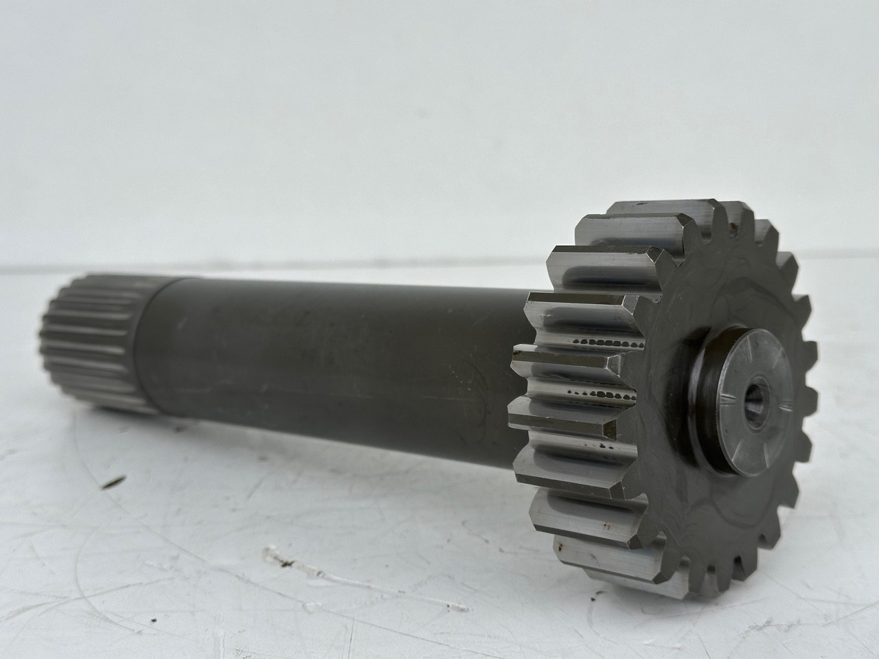 Liebherr Antriebswelle ID-Nr.9443786 - ID-Nr.944378603. FAT550 FAT550P046. A900, LH120, LH150, E974, ER974, LOS1976, LOS-413, R964, R966, R970, R974, R976, R980, R984. #944378603.2374# - Palier para Maquinaria de construcción: foto 1 Liebherr Antriebswelle ID-Nr.9443786 - ID-Nr.944378603. FAT550 FAT550P046. A900, LH120, LH150, E974, ER974, LOS1976, LOS-413, R964, R966, R970, R974, R976, R980, R984. #944378603.2374# - Palier para Maquinaria de construcción: foto 1