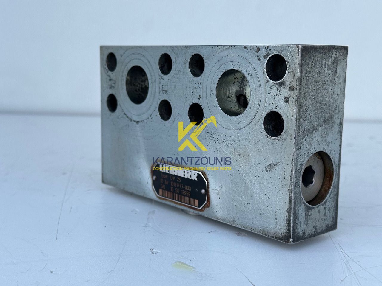 Liebherr Dämpfungsventil ID-Nr.10121777. P924 COMP, P926, R926, R916, R922, R924 COMP, R924, R926 COMP, R926, R930, R936, R946, R950 T, R960 T. #10121777.43199# - Reductor de giro para Maquinaria de construcción: foto 1 Liebherr Dämpfungsventil ID-Nr.10121777. P924 COMP, P926, R926, R916, R922, R924 COMP, R924, R926 COMP, R926, R930, R936, R946, R950 T, R960 T. #10121777.43199# - Reductor de giro para Maquinaria de construcción: foto 1