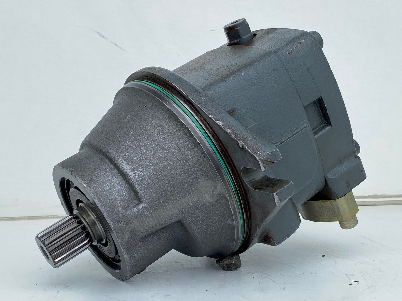 Liebherr Hydraulikeinbaumotor FMF090, ID-Nr.10120382 - ID-Nr.9273168 - ID-Nr.9074075. A900, A944, LH60, E942, EP944, ER944, LOS942, LOS944, P942, P944, R934 TR, R940, R942, R944, R946, R950. #17868 - Motor hidráulico para Excavadora de cadenas: foto 2 Liebherr Hydraulikeinbaumotor FMF090, ID-Nr.10120382 - ID-Nr.9273168 - ID-Nr.9074075. A900, A944, LH60, E942, EP944, ER944, LOS942, LOS944, P942, P944, R934 TR, R940, R942, R944, R946, R950. #17868 - Motor hidráulico para Excavadora de cadenas: foto 2