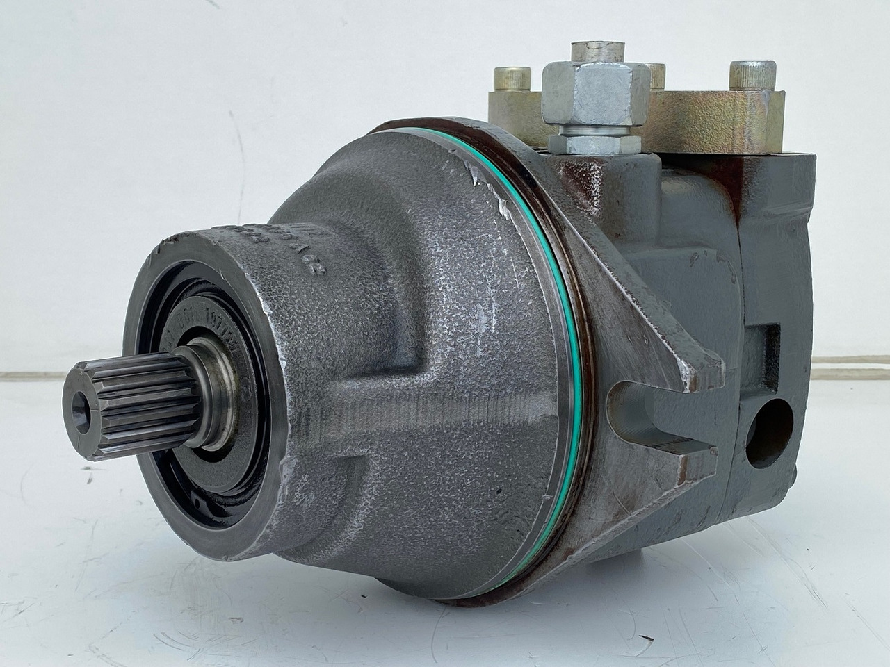 Liebherr Hydraulikeinbaumotor FMF090, ID-Nr.10120382 - ID-Nr.9273168 - ID-Nr.9074075. A900, A944, LH60, E942, EP944, ER944, LOS942, LOS944, P942, P944, R934 TR, R940, R942, R944, R946, R950. #17868 - Motor hidráulico para Excavadora de cadenas: foto 5 Liebherr Hydraulikeinbaumotor FMF090, ID-Nr.10120382 - ID-Nr.9273168 - ID-Nr.9074075. A900, A944, LH60, E942, EP944, ER944, LOS942, LOS944, P942, P944, R934 TR, R940, R942, R944, R946, R950. #17868 - Motor hidráulico para Excavadora de cadenas: foto 5