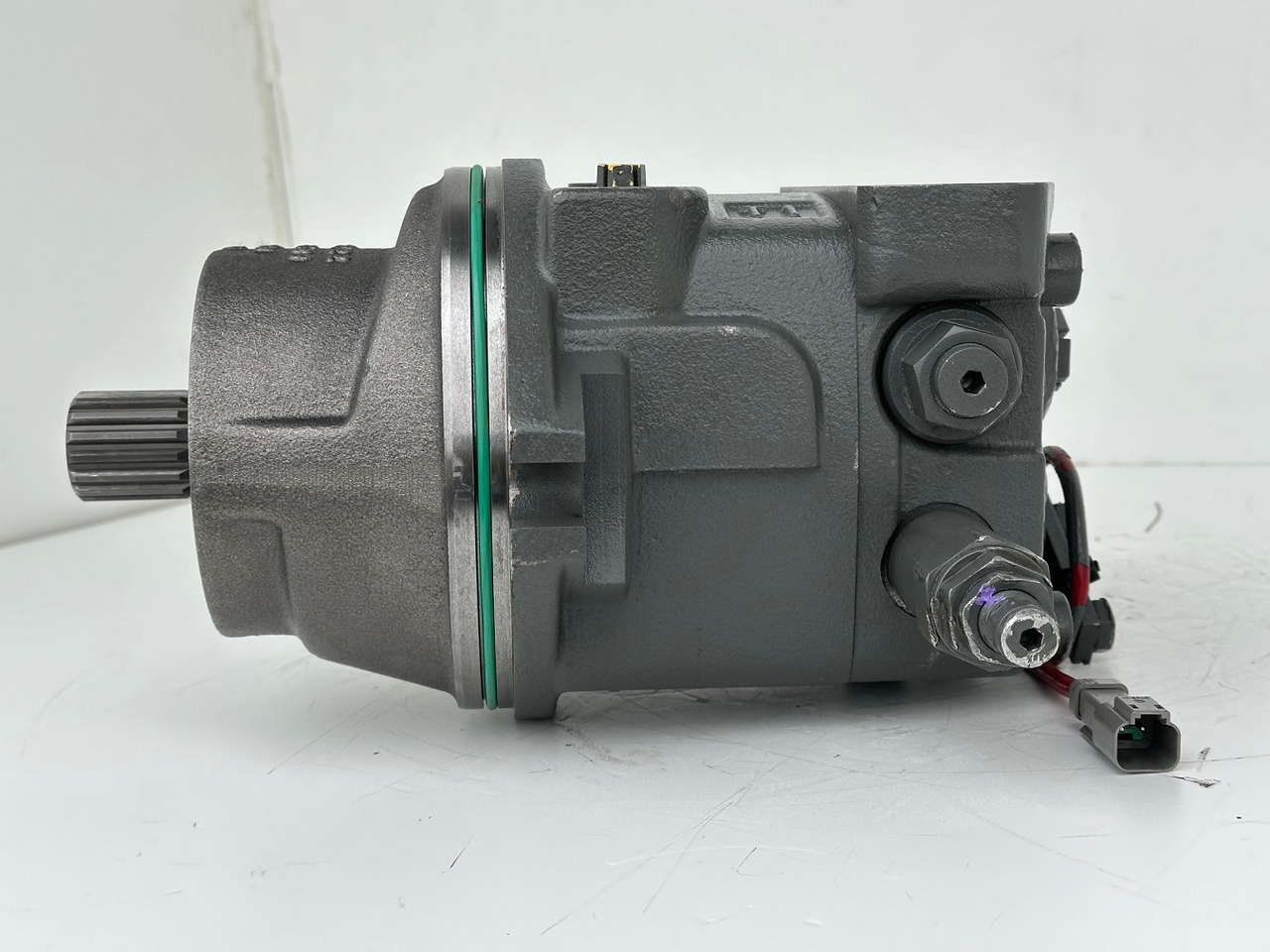 Liebherr Hydraulikeinbaumotor Typ:FMF058. ID-Nr.12483261. SAT275/266. R926 K-LC-1565, R926 K-LC-1827, R930 T-1980. #12483261.00573# - Motor hidráulico para Excavadora de cadenas: foto 5 Liebherr Hydraulikeinbaumotor Typ:FMF058. ID-Nr.12483261. SAT275/266. R926 K-LC-1565, R926 K-LC-1827, R930 T-1980. #12483261.00573# - Motor hidráulico para Excavadora de cadenas: foto 5