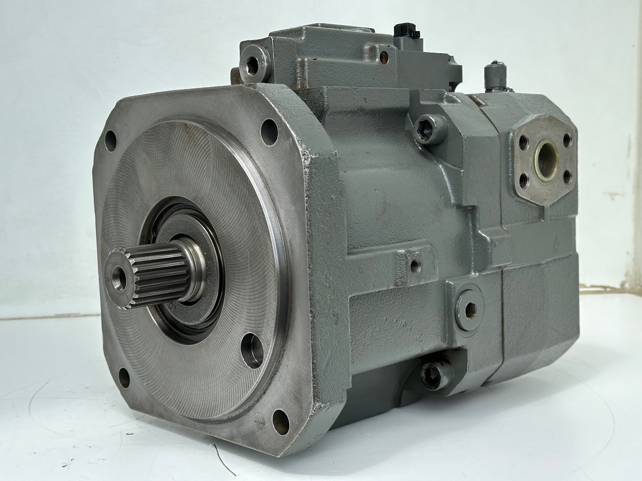 Liebherr Hydraulikverstellpumpe Typ:DPV O 165. ID-Nr.10120060 - ID-Nr.10144915. LH120 C-1103, LH120 CG-1103, LH120 M-1102. #10144915.13342# - Bomba hidráulica para Excavadora de ruedas: foto 1 Liebherr Hydraulikverstellpumpe Typ:DPV O 165. ID-Nr.10120060 - ID-Nr.10144915. LH120 C-1103, LH120 CG-1103, LH120 M-1102. #10144915.13342# - Bomba hidráulica para Excavadora de ruedas: foto 1