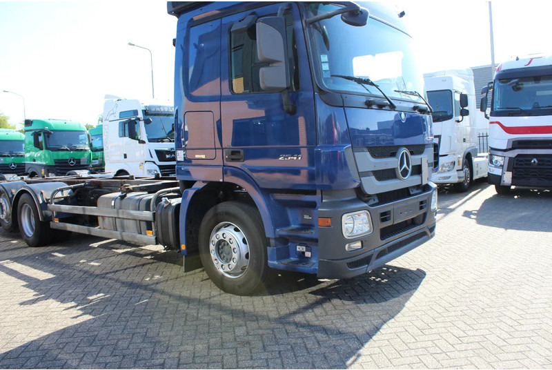 Mercedes-Benz Actros 2541 * EURO5 * 6X2 * FULL AIR * - Camión chasis: foto 5 Mercedes-Benz Actros 2541 * EURO5 * 6X2 * FULL AIR * - Camión chasis: foto 5