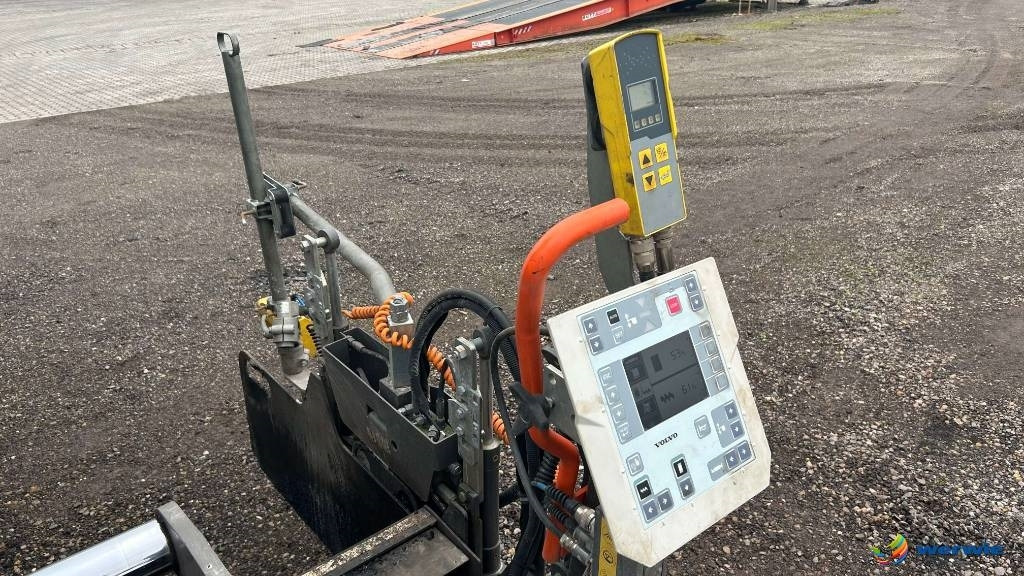 ABG-Volvo P4820D - Pavimentadora de asfalto: foto 5 ABG-Volvo P4820D - Pavimentadora de asfalto: foto 5