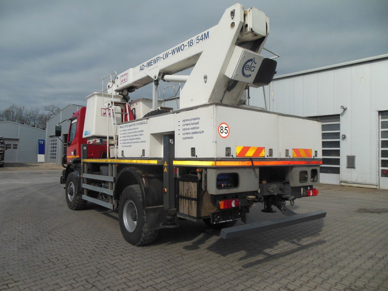 Renault MIDLUM 220.14,4X4,HUBARBEITBÜHNE 16,5M, ISOLIERT - Camión con plataforma elevadora: foto 2 Renault MIDLUM 220.14,4X4,HUBARBEITBÜHNE 16,5M, ISOLIERT - Camión con plataforma elevadora: foto 2