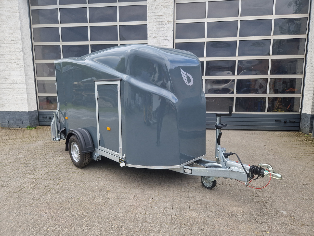Debon Cargo 1300 300x152x168cm irongrey Seitentür 1300kg Pullman 100km/H - Remolque caja cerrada: foto 1 Debon Cargo 1300 300x152x168cm irongrey Seitentür 1300kg Pullman 100km/H - Remolque caja cerrada: foto 1