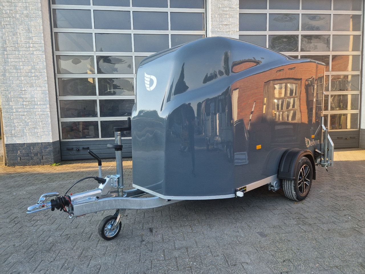 Debon Cargo 1300 300x152x168cm irongrey Seitentür Alufelgen 1300kg Pullman 100kmh Modell 2024 - Remolque caja cerrada: foto 3 Debon Cargo 1300 300x152x168cm irongrey Seitentür Alufelgen 1300kg Pullman 100kmh Modell 2024 - Remolque caja cerrada: foto 3