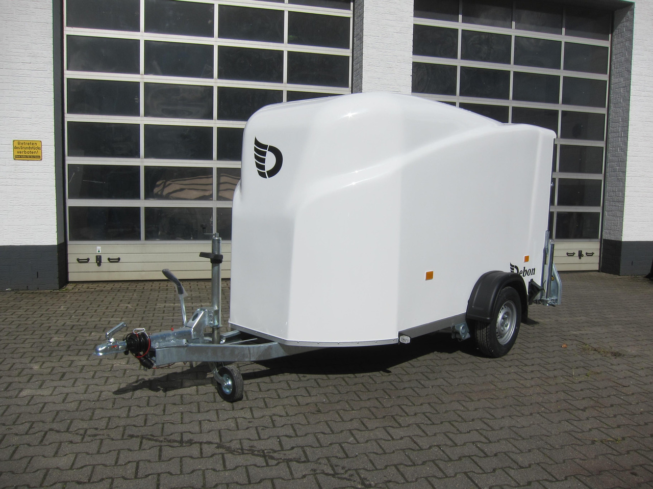Debon Cargo 1300 300x152x168cm white Pullman II 1300kg 100km/H Modell 2024 - Remolque caja cerrada: foto 1 Debon Cargo 1300 300x152x168cm white Pullman II 1300kg 100km/H Modell 2024 - Remolque caja cerrada: foto 1