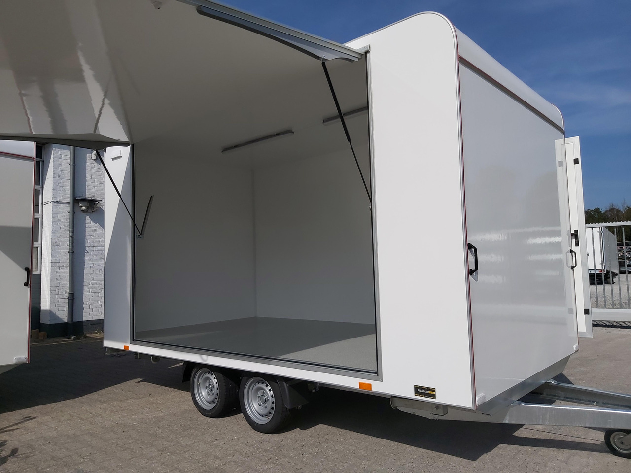 Event Trailer Koffer TWSP M 420T.01 420x220x217cm Seitenklappe Tür 230Volt 100 km/H 2700kg - Remolque venta ambulante: foto 2 Event Trailer Koffer TWSP M 420T.01 420x220x217cm Seitenklappe Tür 230Volt 100 km/H 2700kg - Remolque venta ambulante: foto 2