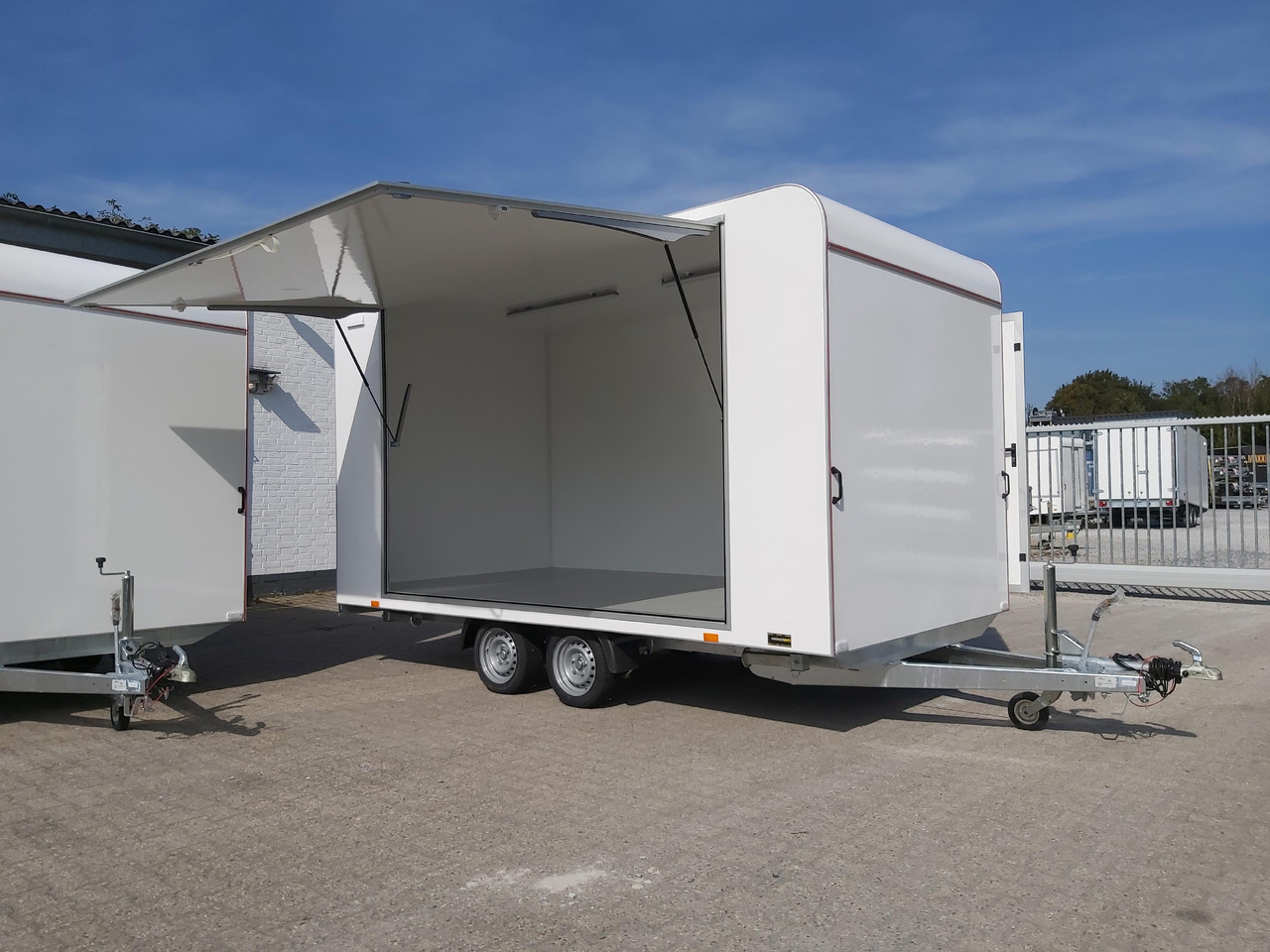 Event Trailer Koffer TWSP M 420T.01 420x220x217cm Seitenklappe Tür 230Volt 100 km/H 2700kg - Remolque venta ambulante: foto 1 Event Trailer Koffer TWSP M 420T.01 420x220x217cm Seitenklappe Tür 230Volt 100 km/H 2700kg - Remolque venta ambulante: foto 1