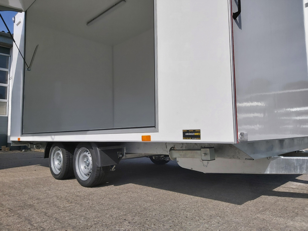 Event Trailer Koffer TWSP M 420T.01 420x220x217cm Seitenklappe Tür 230Volt 100 km/H 2700kg - Remolque venta ambulante: foto 3 Event Trailer Koffer TWSP M 420T.01 420x220x217cm Seitenklappe Tür 230Volt 100 km/H 2700kg - Remolque venta ambulante: foto 3