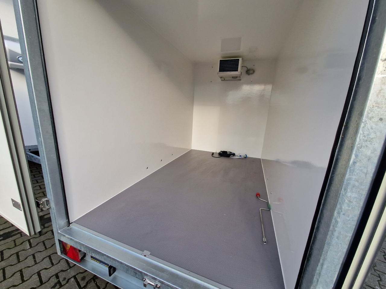 Kargo CoolBoxx FK2030HT 296x162x200cm 230V Govi Kühlung Stützen 2000kg 100km/H Abverkauf - Remolque frigorífico: foto 4 Kargo CoolBoxx FK2030HT 296x162x200cm 230V Govi Kühlung Stützen 2000kg 100km/H Abverkauf - Remolque frigorífico: foto 4