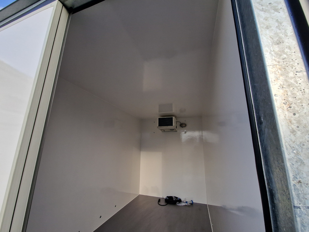 Kargo CoolBoxx FK2030HT 296x162x200cm 230V Govi Kühlung Stützen 2000kg 100km/H Abverkauf - Remolque frigorífico: foto 3 Kargo CoolBoxx FK2030HT 296x162x200cm 230V Govi Kühlung Stützen 2000kg 100km/H Abverkauf - Remolque frigorífico: foto 3