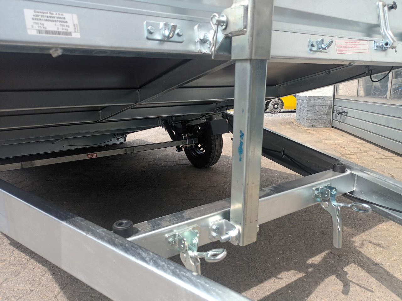 Remolque porta maquinaria Kleinfahrzeug Universal Transporter Multi XL easyload ankippbar Blattfederung 100km/H 750kg: foto 9