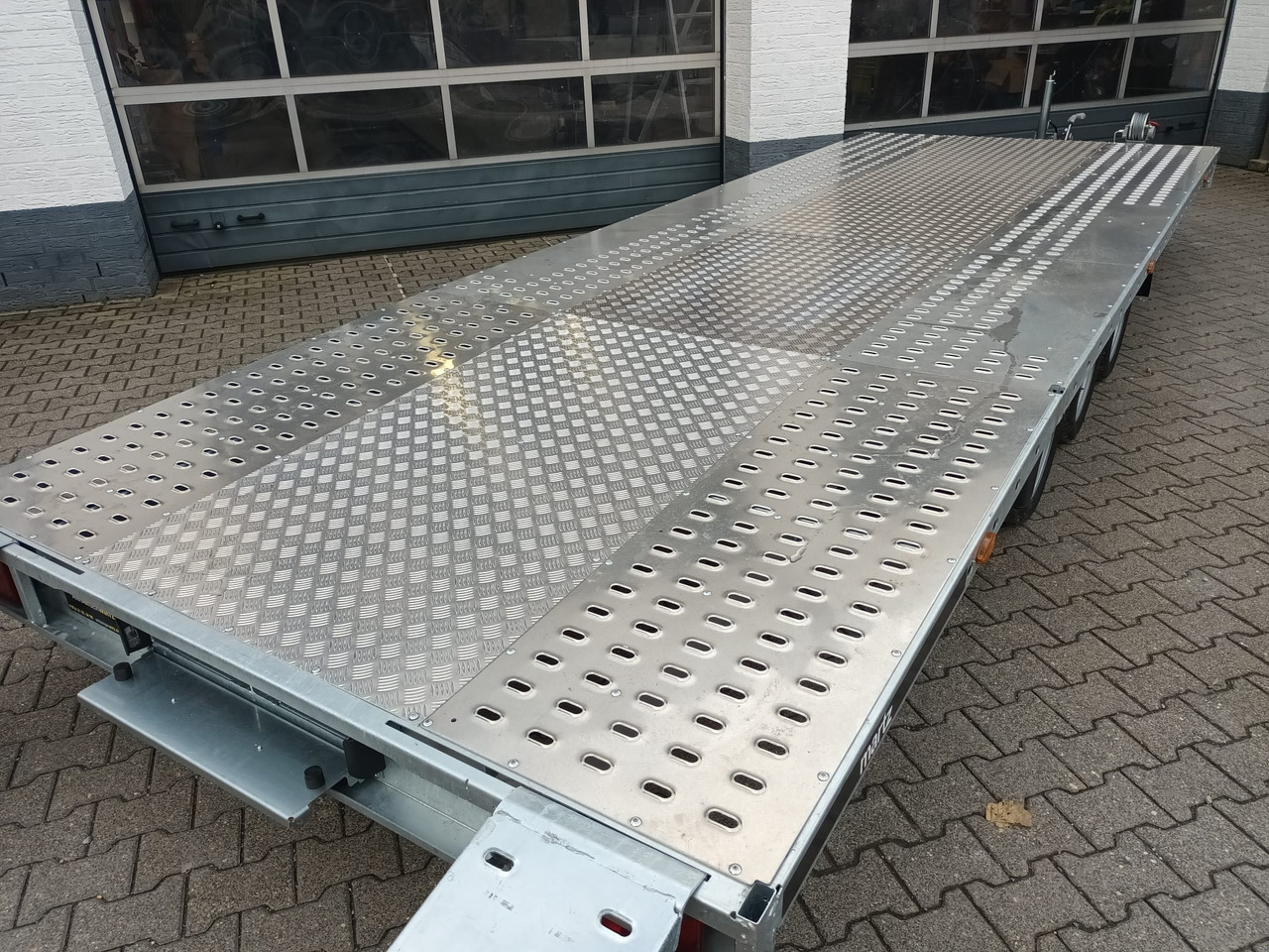 Martz GT UNIDECK PLUS 600/3 S 615x205cm Lohr Stahl & Aluboden Tridem 13" 3500kg - Remolque plataforma/ Caja abierta: foto 3 Martz GT UNIDECK PLUS 600/3 S 615x205cm Lohr Stahl & Aluboden Tridem 13" 3500kg - Remolque plataforma/ Caja abierta: foto 3
