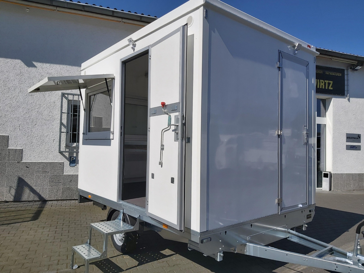 Mobiles Büro 310x220x220cm Tür + 3 Fenster + WC Raum (M) 1200kg - Remolque venta ambulante: foto 1 Mobiles Büro 310x220x220cm Tür + 3 Fenster + WC Raum (M) 1200kg - Remolque venta ambulante: foto 1