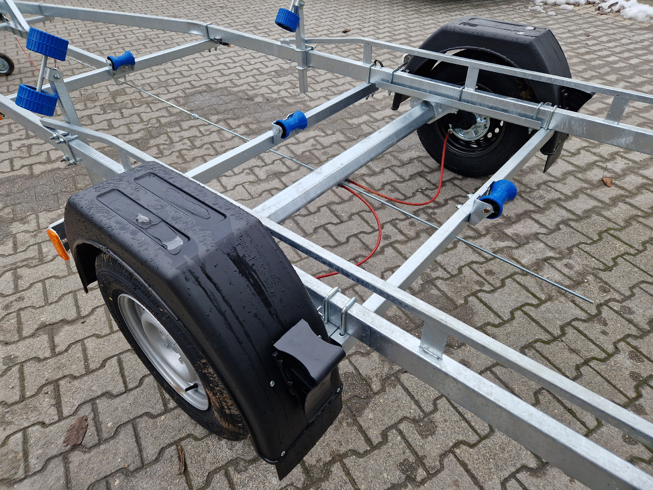 Neptun Bootstrailer Navy GN 231 1300 mit Winde 1300kg Modell 2024 - Remolque para barco: foto 5 Neptun Bootstrailer Navy GN 231 1300 mit Winde 1300kg Modell 2024 - Remolque para barco: foto 5