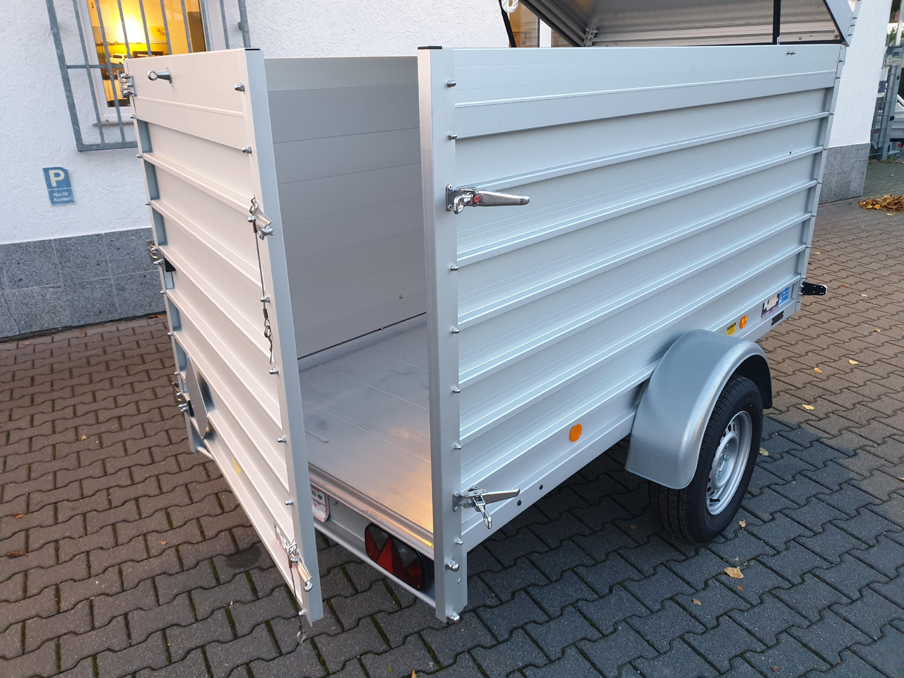 PKW Anhänger Koch Aluline 4.13 Deckel Hecktür Aluboden DV 250x125x125cm 1300kg 100 km/H Modell 23 - Remolque caja cerrada: foto 5 PKW Anhänger Koch Aluline 4.13 Deckel Hecktür Aluboden DV 250x125x125cm 1300kg 100 km/H Modell 23 - Remolque caja cerrada: foto 5