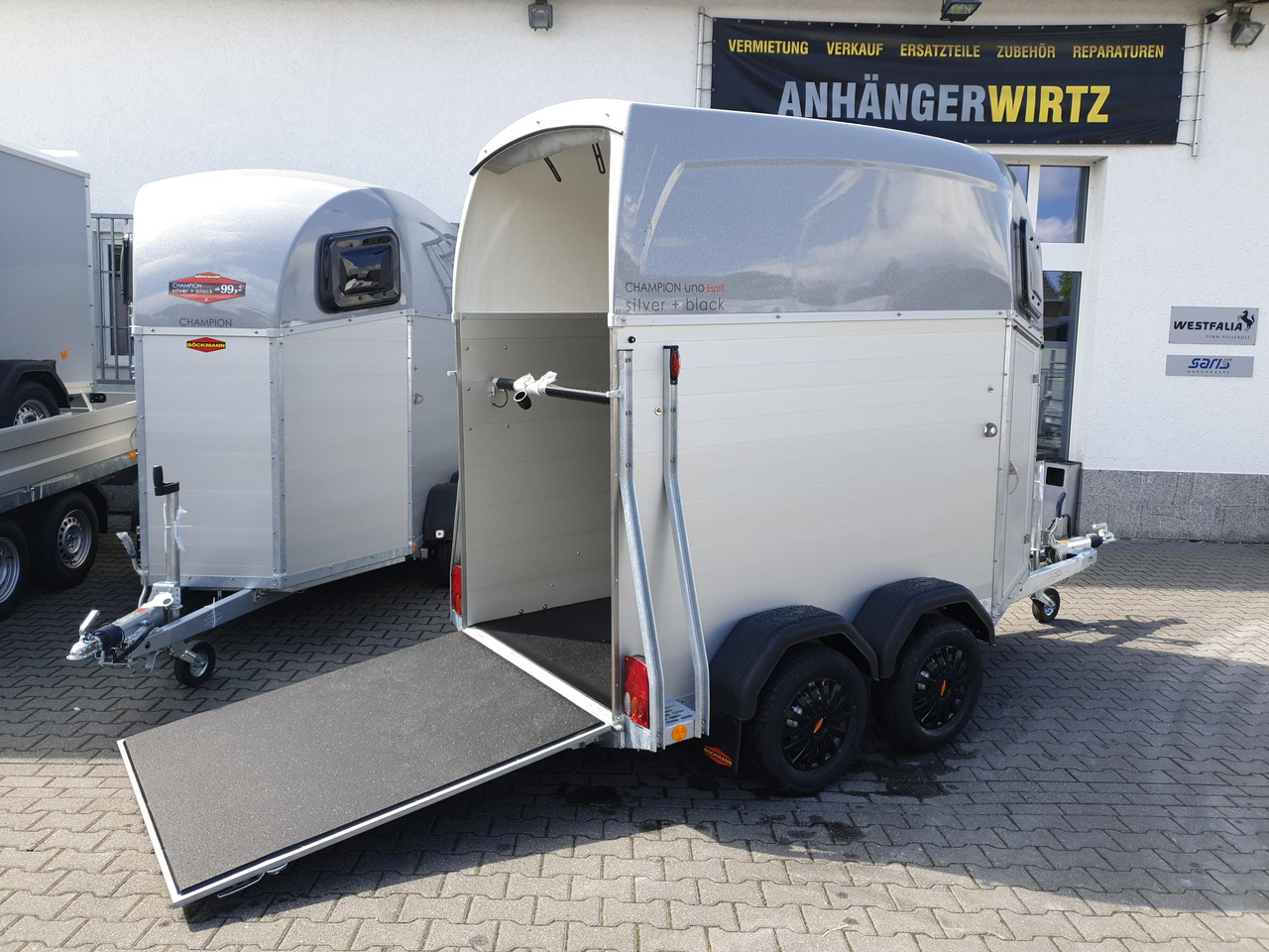 Remolque para caballos Pferdeanhänger Böckmann Champion UNO Esprit silver black Haube silber 1600kg Modell 2024: foto 8