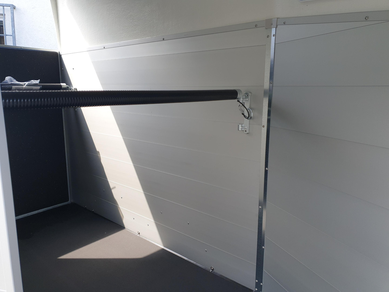 Remolque para caballos Pferdeanhänger Böckmann Champion UNO Esprit silver black Haube silber 1600kg Modell 2024: foto 7