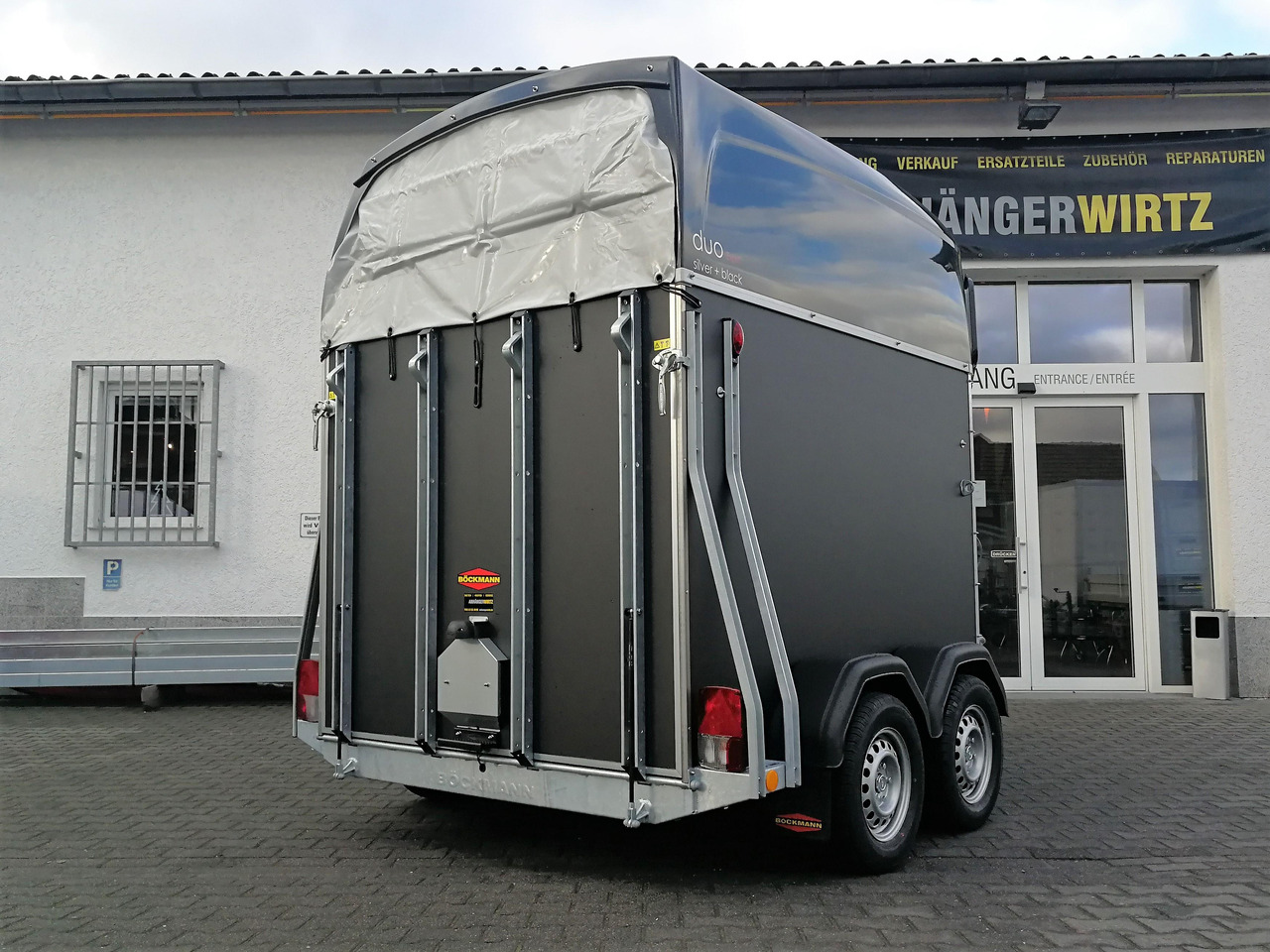 Remolque para caballos Pferdeanhänger Böckmann DUO Esprit silver black Haube schwarz 2400kg Modell 2024: foto 6