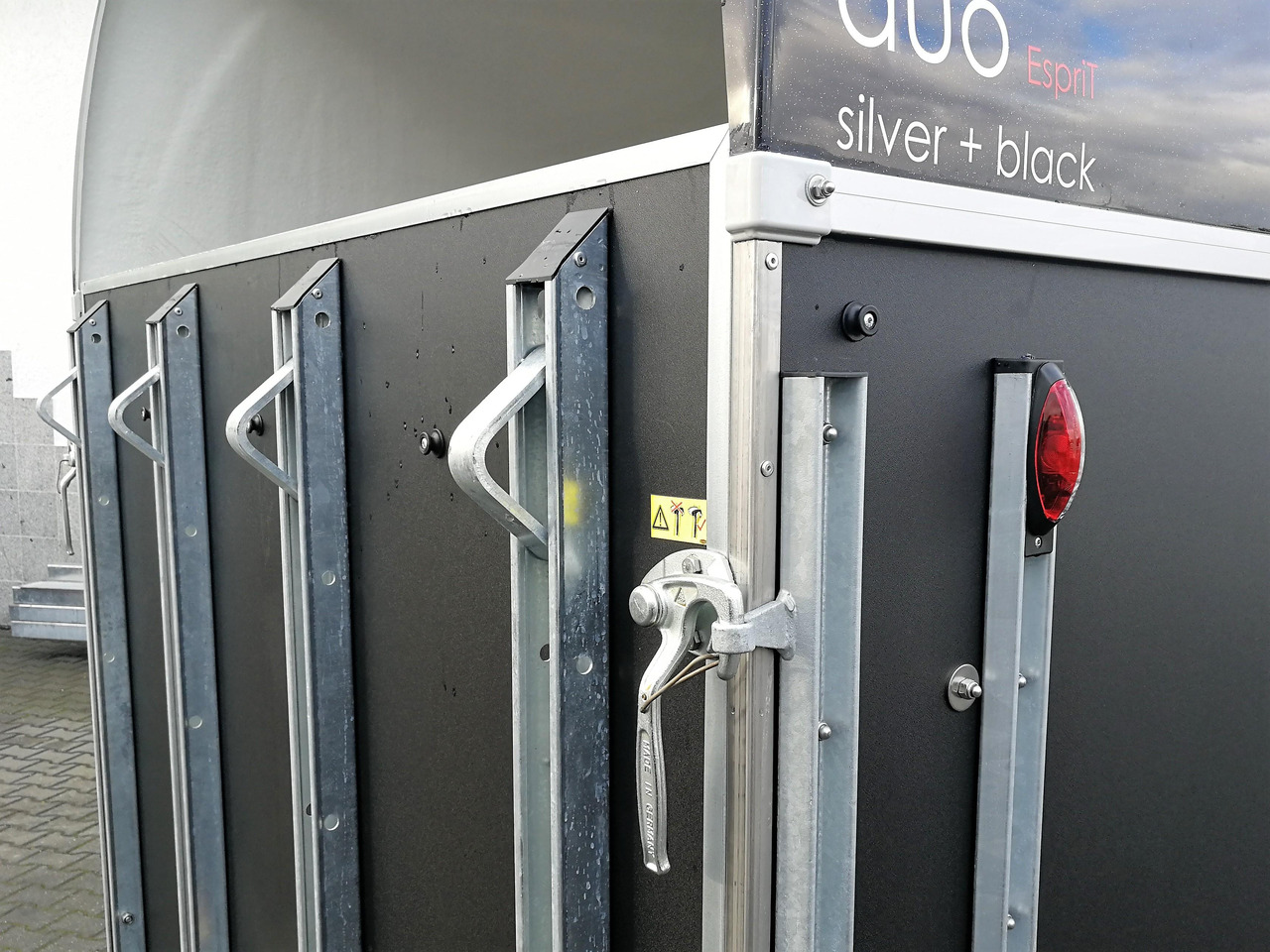 Remolque para caballos Pferdeanhänger Böckmann DUO Esprit silver black Haube schwarz 2400kg Modell 2024: foto 9
