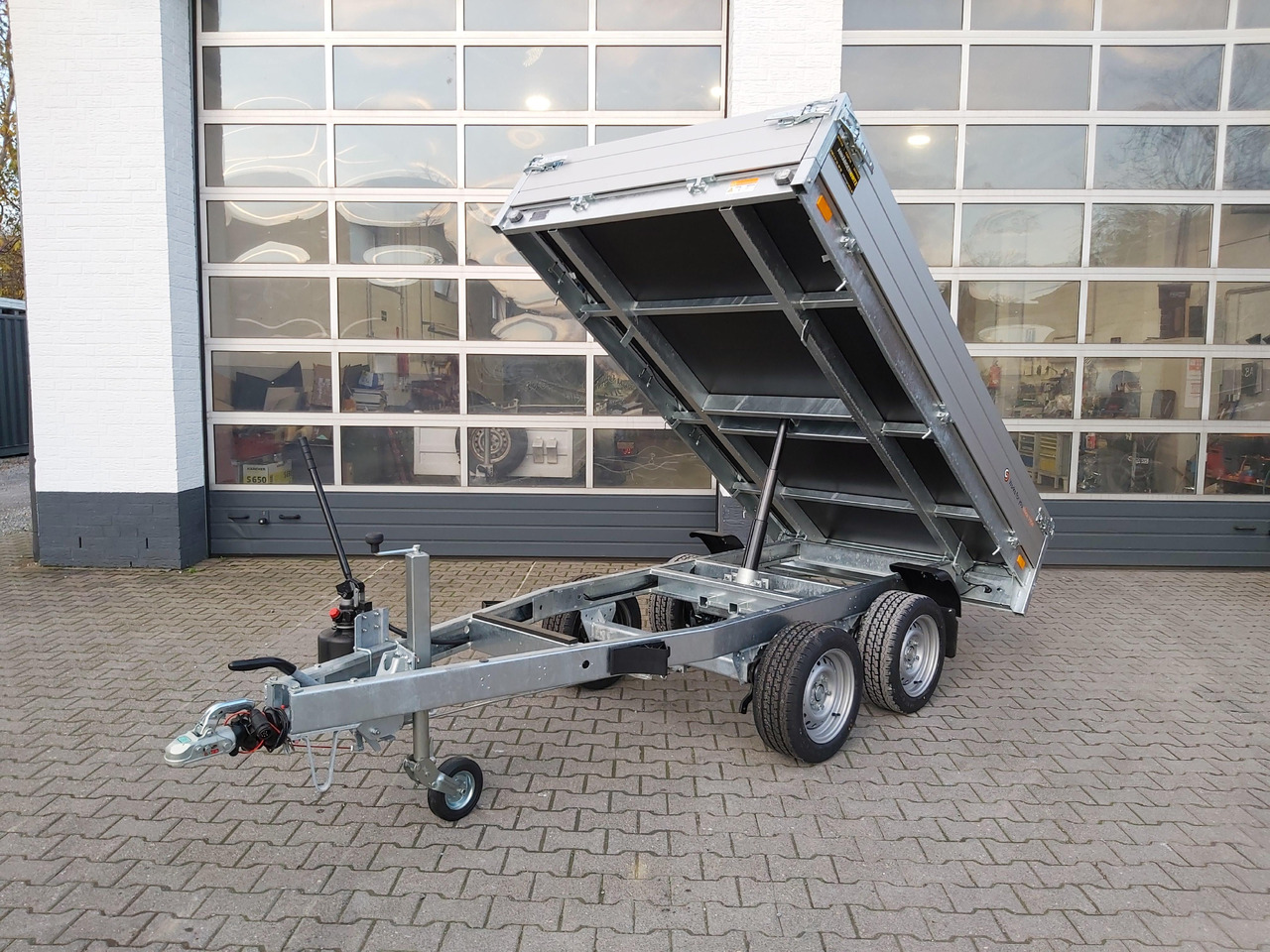 Saris Kipper K1 276 150 2000 2 276x150x30cm silver Handpumpe 13" (S) 2000kg - Remolque volquete: foto 1 Saris Kipper K1 276 150 2000 2 276x150x30cm silver Handpumpe 13" (S) 2000kg - Remolque volquete: foto 1