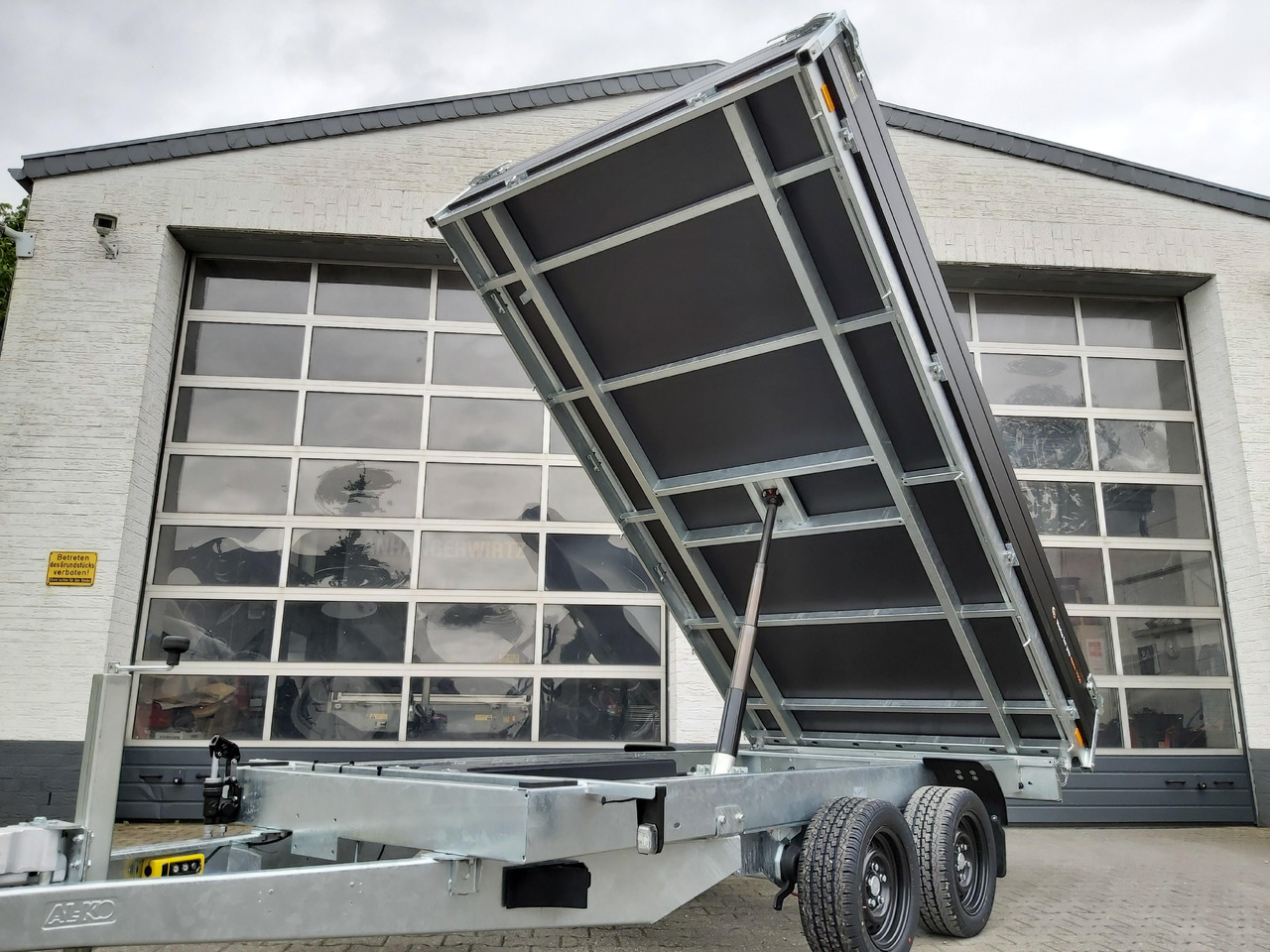 Saris Kipper K1 356 184 3500 2 E 356x184x35cm black Elektro&Not 13" (L) 3500kg preorder 2024 - Remolque volquete: foto 2 Saris Kipper K1 356 184 3500 2 E 356x184x35cm black Elektro&Not 13" (L) 3500kg preorder 2024 - Remolque volquete: foto 2