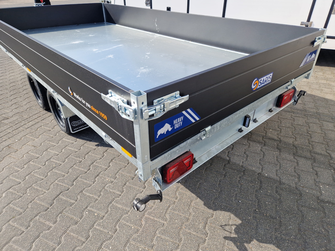 Saris Kipper K3 406 204 3500 2 HD E 406x204x35cm black Alu Auffahrrampen Stützen LED 3500kg - Remolque volquete: foto 5 Saris Kipper K3 406 204 3500 2 HD E 406x204x35cm black Alu Auffahrrampen Stützen LED 3500kg - Remolque volquete: foto 5