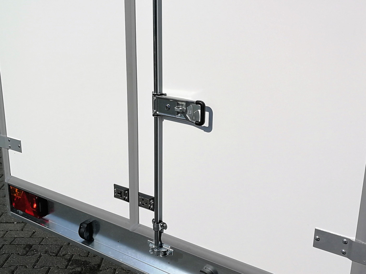 Remolque caja cerrada WM Meyer Koffer AZ 3540/185 S35 401x185x205cm Seitentür (XL) 3500kg Modell 2024: foto 7 Remolque caja cerrada WM Meyer Koffer AZ 3540/185 S35 401x185x205cm Seitentür (XL) 3500kg Modell 2024: foto 7