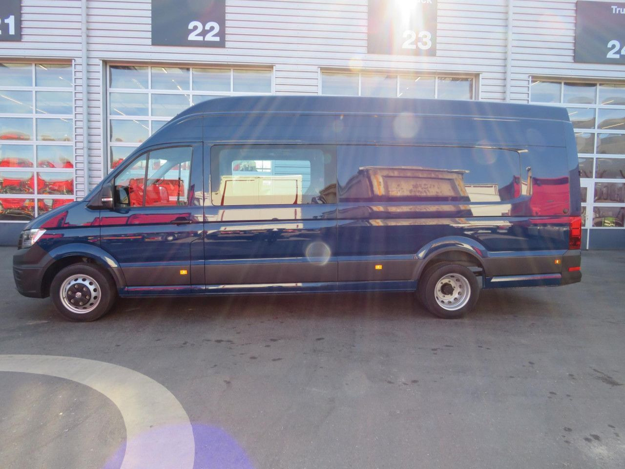 Volkswagen Crafter 55 Doka Extralang mit Superhochdach Volkswagen Crafter 55 L5 Superhochdach Doka Regalausbau AHK - Furgón, Furgoneta combi: foto 3 Volkswagen Crafter 55 Doka Extralang mit Superhochdach Volkswagen Crafter 55 L5 Superhochdach Doka Regalausbau AHK - Furgón, Furgoneta combi: foto 3