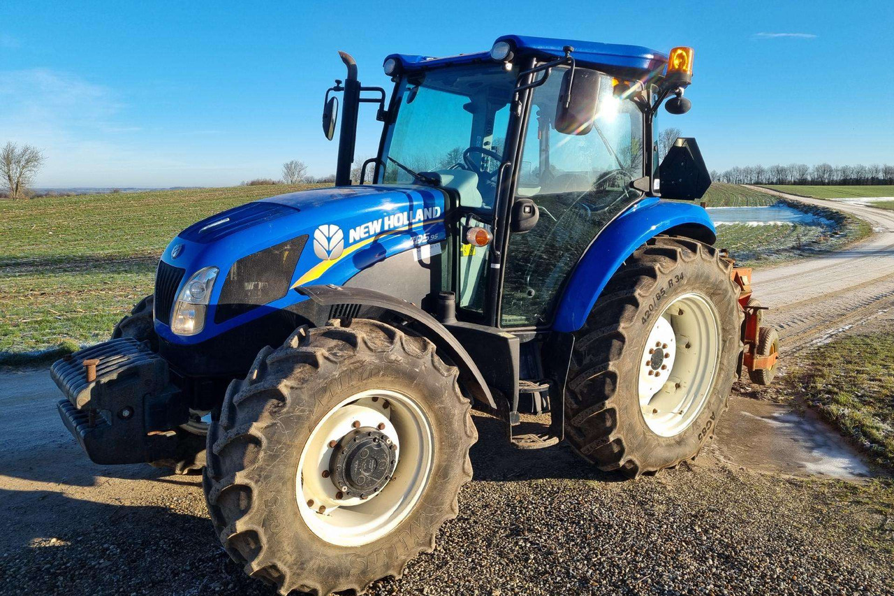 New Holland TD 5.95 - Tractor: foto 1 New Holland TD 5.95 - Tractor: foto 1
