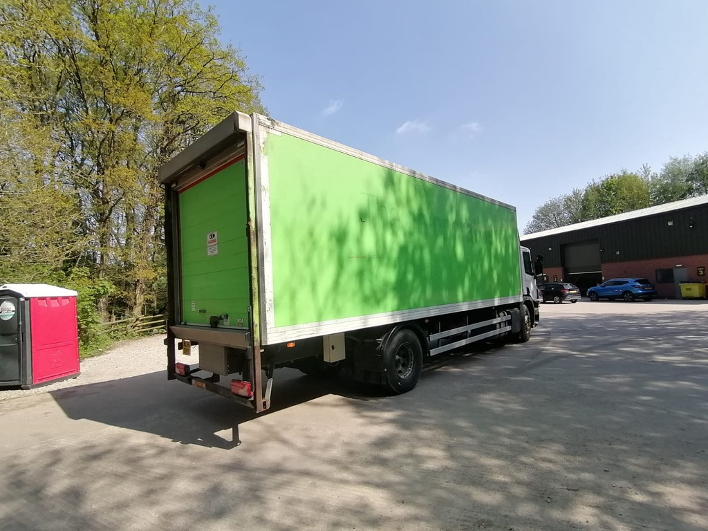 Scania P230 4x2 Box Van - Furgoneta caja cerrada: foto 4 Scania P230 4x2 Box Van - Furgoneta caja cerrada: foto 4