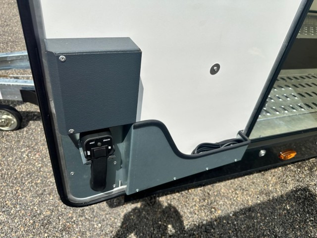 Remolque portavehículos nuevo Brian James Race Sport 341, 341-5521-35-2-12-B, 5530x2100x1960mm, 3,5 to.: foto 15 Remolque portavehículos nuevo Brian James Race Sport 341, 341-5521-35-2-12-B, 5530x2100x1960mm, 3,5 to.: foto 15