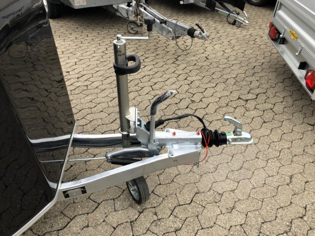 Cheval Liberte Debon Cargo 2 Poly + Türe schwarz Aluräder 1300 kg, 100 km/h, 300x155x168cm - Remolque caja cerrada: foto 2 Cheval Liberte Debon Cargo 2 Poly + Türe schwarz Aluräder 1300 kg, 100 km/h, 300x155x168cm - Remolque caja cerrada: foto 2