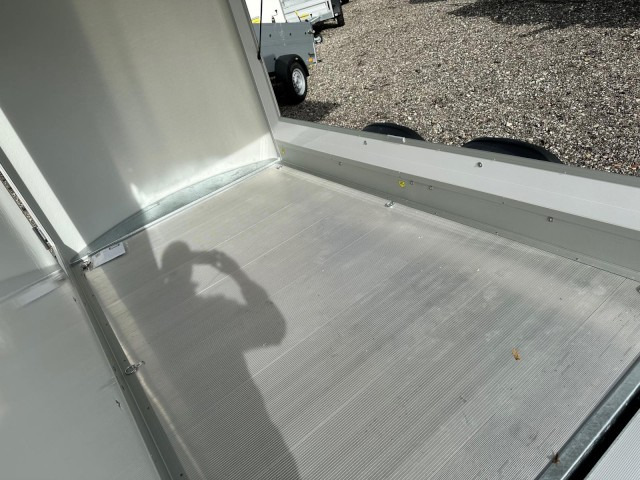 Remolque caja cerrada nuevo Cheval Liberte Debon Roadster 500 Sandwich Verkaufsklappe 2600 kg, 100 km/h, 320x167x200cm: foto 12 Remolque caja cerrada nuevo Cheval Liberte Debon Roadster 500 Sandwich Verkaufsklappe 2600 kg, 100 km/h, 320x167x200cm: foto 12