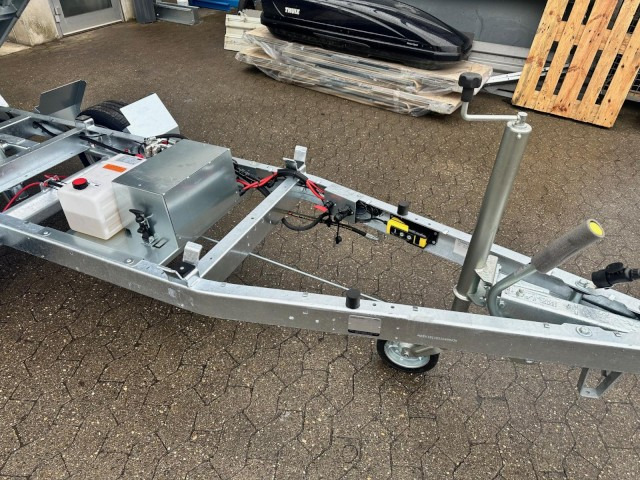 Humbaur HUK 182715 Heckkipper 1,8 t. E-Pumpe, 2680 x 1500 x 300mm - Remolque volquete: foto 5 Humbaur HUK 182715 Heckkipper 1,8 t. E-Pumpe, 2680 x 1500 x 300mm - Remolque volquete: foto 5