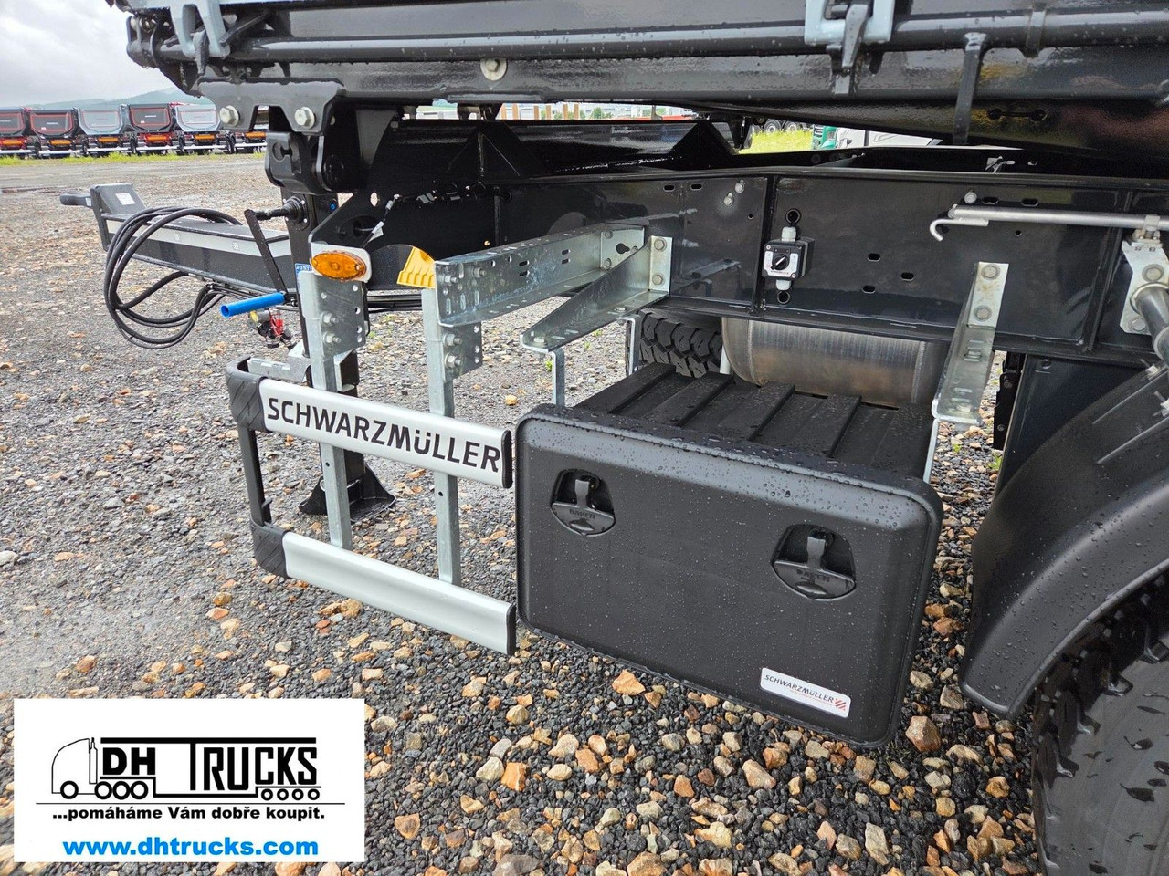 Schwarzmüller LIFTACHSE/Plane/Zurringe/Ersatzrad/Staukasten - Remolque volquete: foto 4 Schwarzmüller LIFTACHSE/Plane/Zurringe/Ersatzrad/Staukasten - Remolque volquete: foto 4