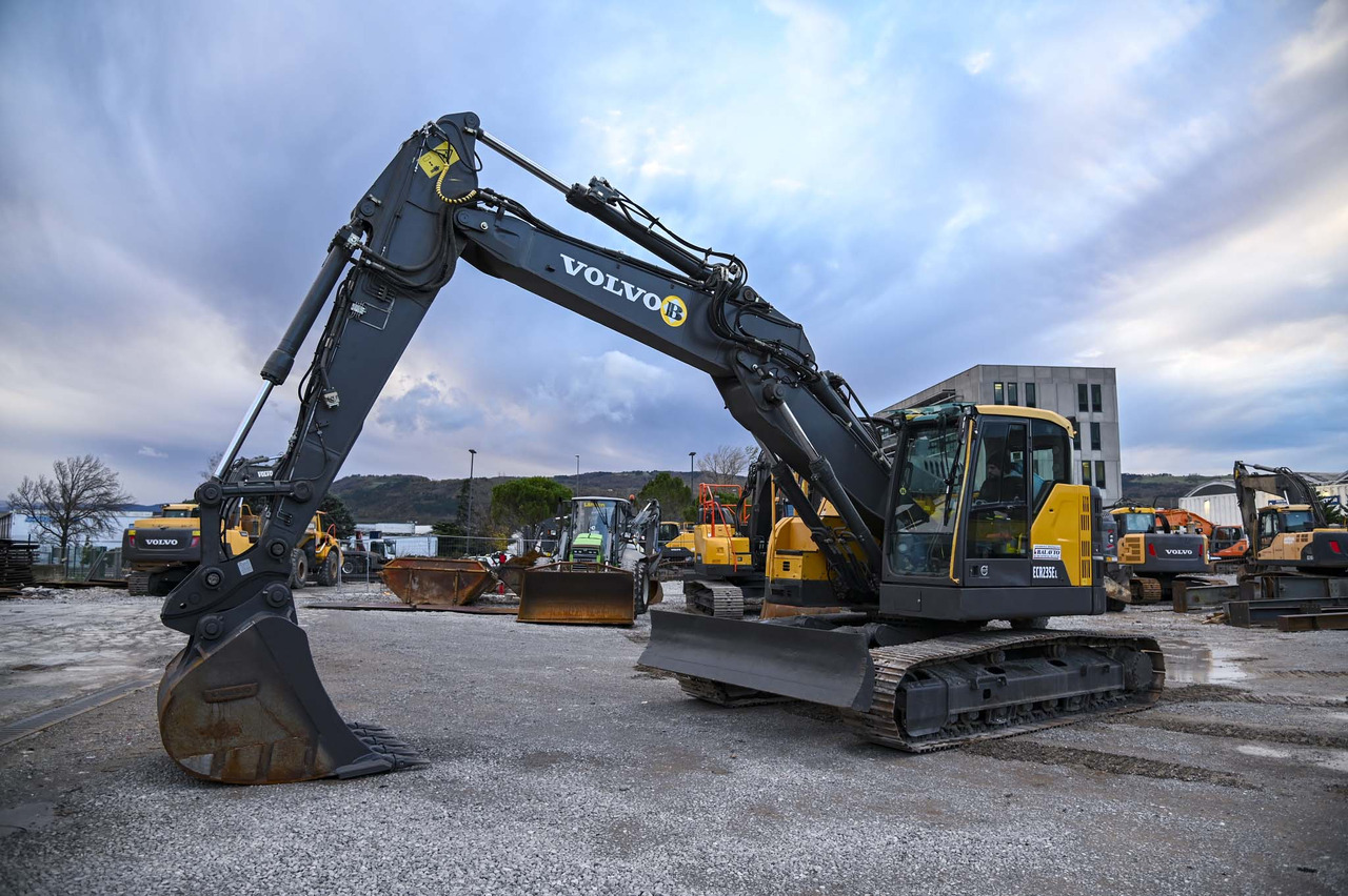 VOLVO ECR235EL - Excavadora de cadenas: foto 2 VOLVO ECR235EL - Excavadora de cadenas: foto 2