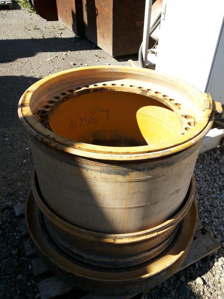 VOLVO L350F - Llanta: foto 1 VOLVO L350F - Llanta: foto 1