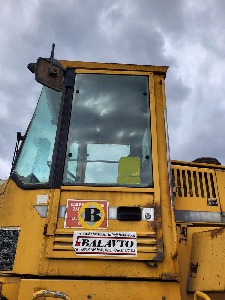 Volvo door - Puerta y piezas para Cargadora: foto 1 Volvo door - Puerta y piezas para Cargadora: foto 1