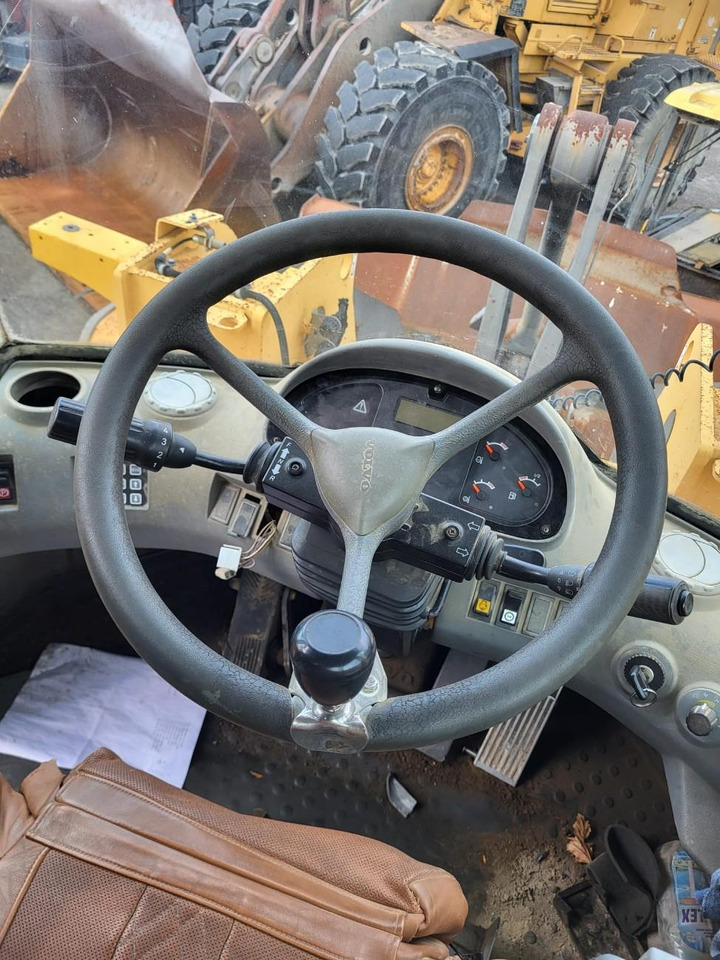 Volvo steering wheel - Volante para Maquinaria de construcción: foto 2 Volvo steering wheel - Volante para Maquinaria de construcción: foto 2