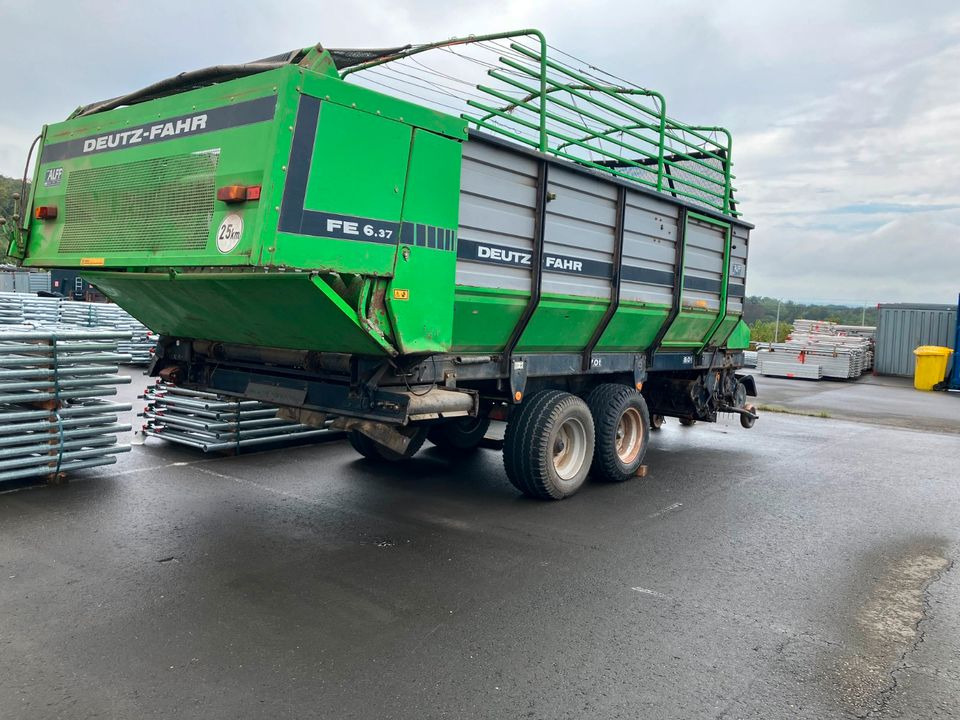 Deutz Fahr Ladewagen FE 6.37 mit Querförderband - Remolque autocargador: foto 1 Deutz Fahr Ladewagen FE 6.37 mit Querförderband - Remolque autocargador: foto 1